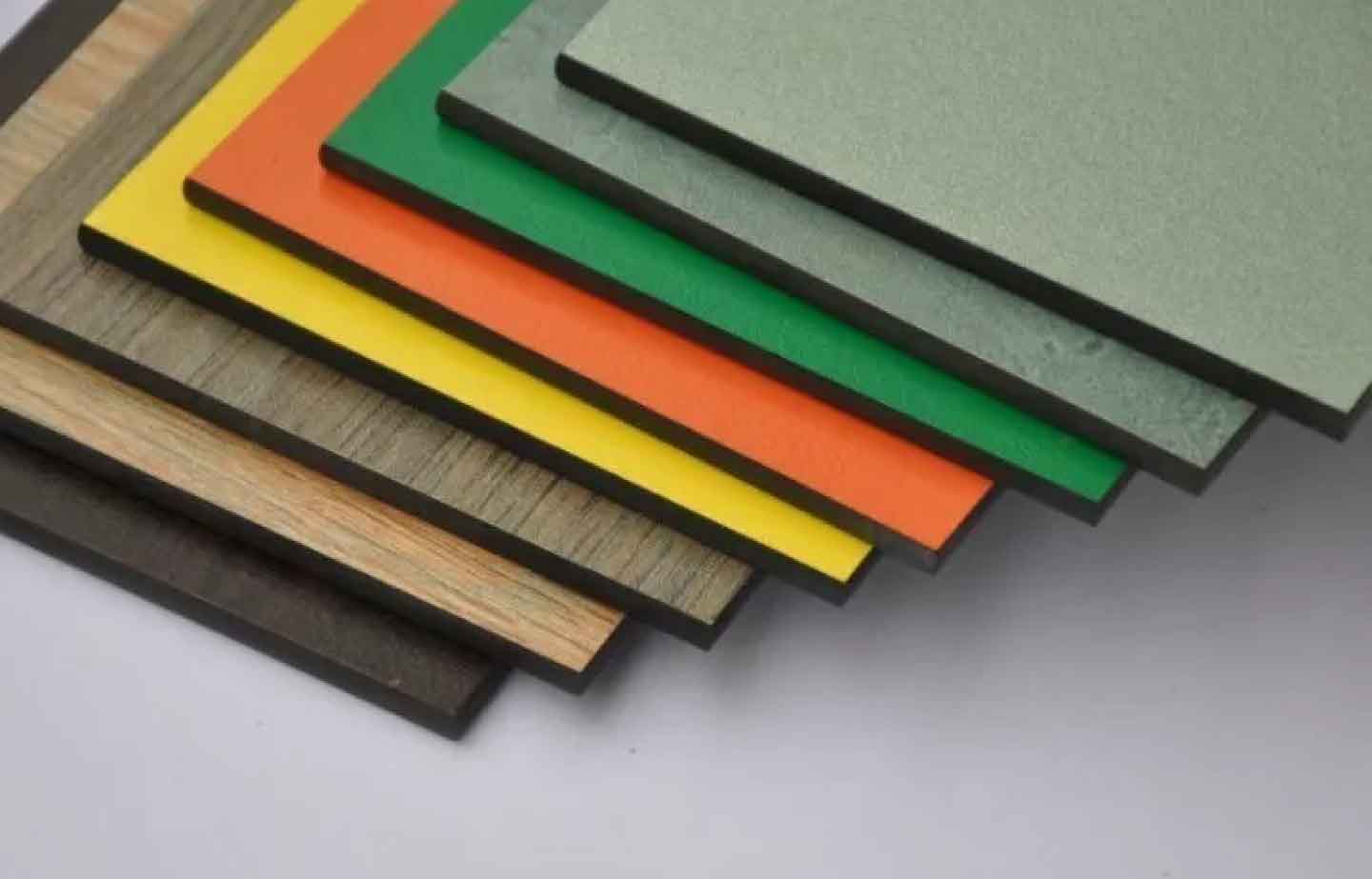 كومباكت HPL - قواطيع حمامات